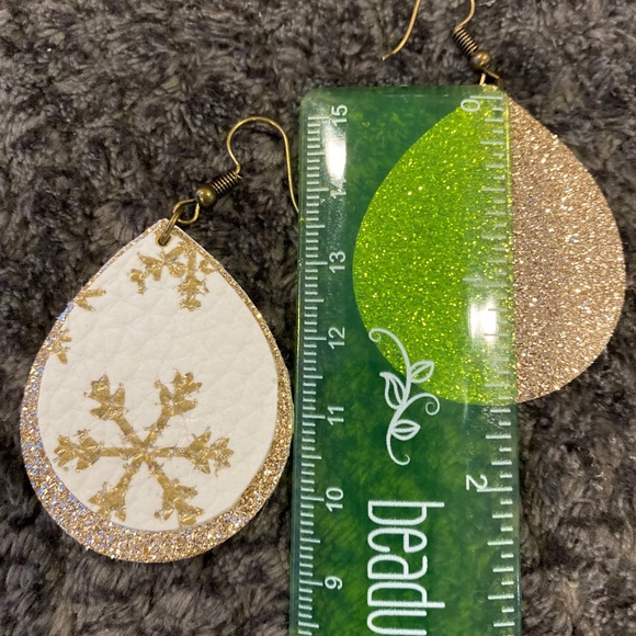 Faux leather earrings - Picture 2 of 2